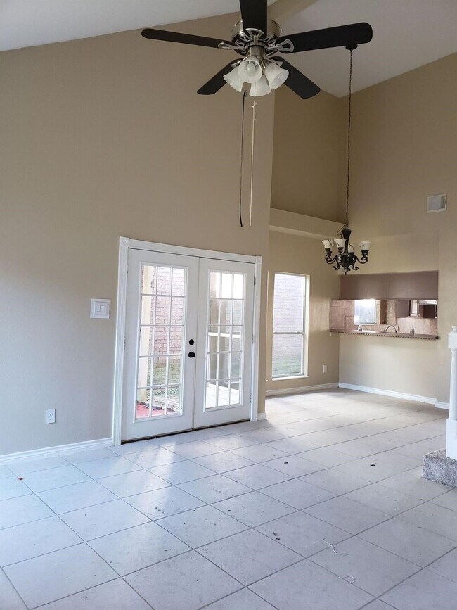Building Photo - 6649 Queensclub Dr