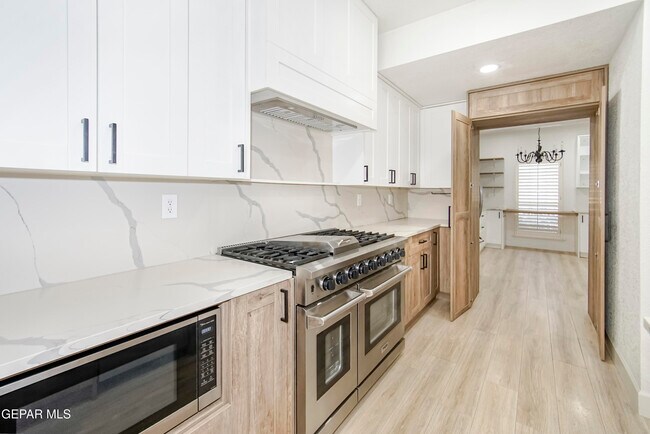 Building Photo - 918 Bellacumbre Dr