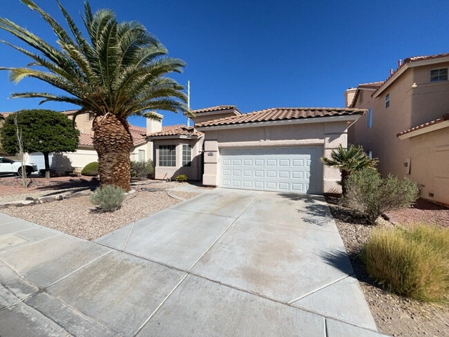 Building Photo - Don't miss out on this single-story home!