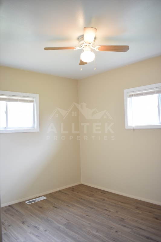 Building Photo - 489 Southward Dr