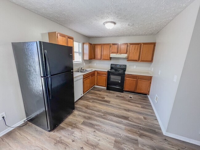 Building Photo - 804 Forest Dale Ln