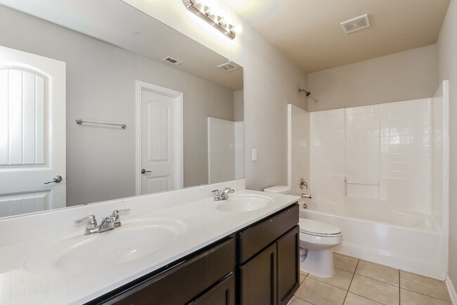 Building Photo - 3112 Royal Crest Dr