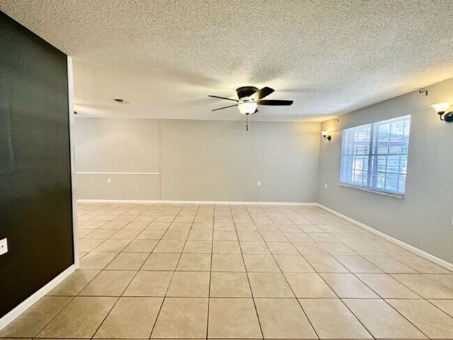 Building Photo - Spacious 3 Bedroom Duplex for Rent in Nice...