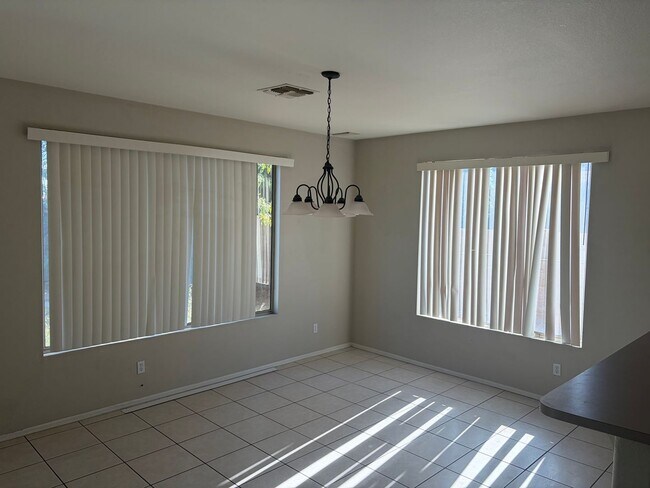 Building Photo - 1463 W Bluejay Dr