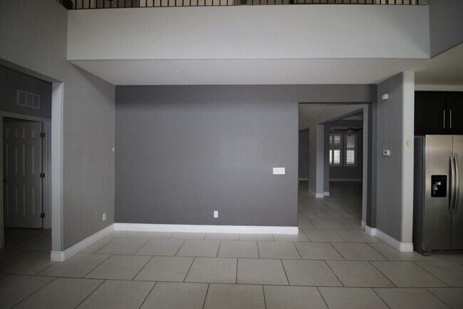Building Photo - Spacious 4BR/3.5BA Home with Loft – Prime ...