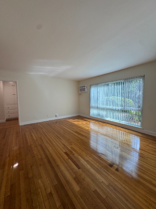 Building Photo - 1750 Grevelia St
