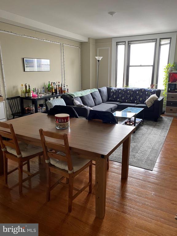 Building Photo - 2031 Locust St