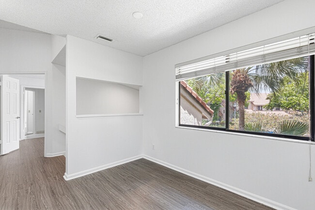 Building Photo - 5530 Coach House Cir