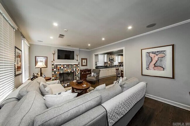 Building Photo - 1717 N University Ave