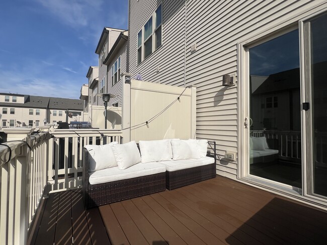 Building Photo - 214 S Newkirk St