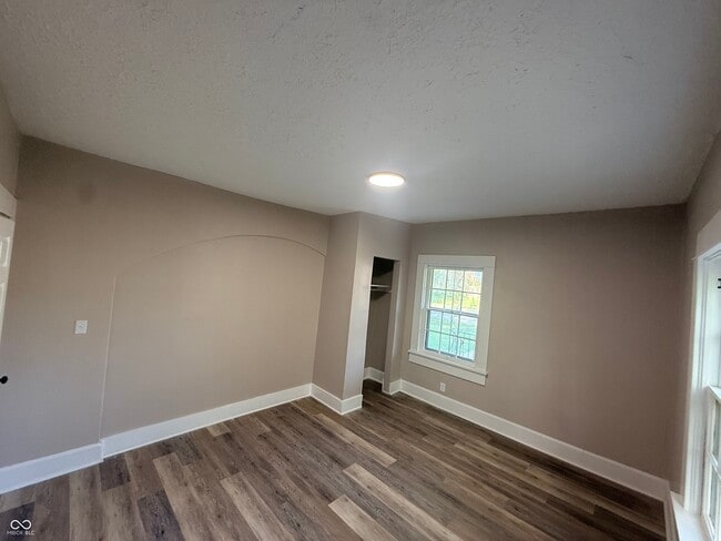 Building Photo - 320 Lockerbie St