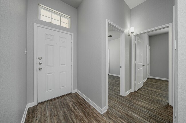 Building Photo - 624 Hollyhock Dr