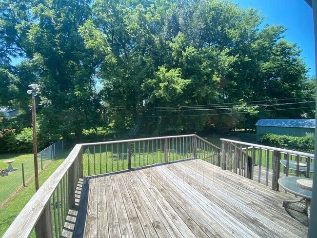 Building Photo - 714 S Marion Ave