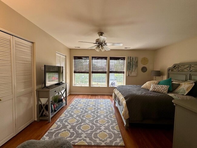 Building Photo - 3334 Bromley Ln