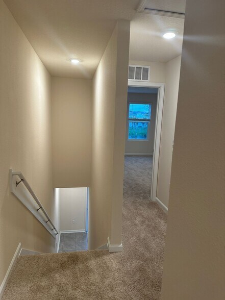 Building Photo - 70 Summer Daze Dr