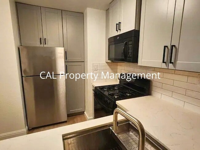 Building Photo - Cozy 1-Bedroom Apartment with Fireplace