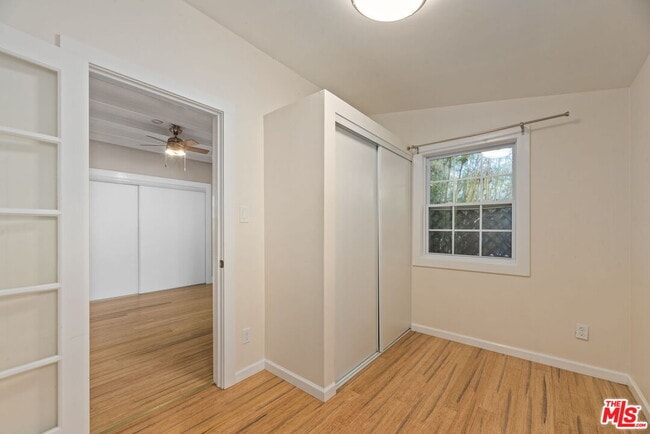 Building Photo - 2429 Beverley Ave