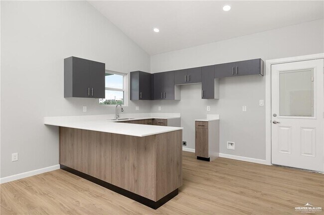 Building Photo - 2700 Mockingbird Rd