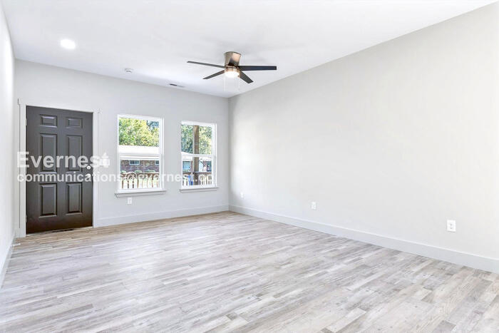 Building Photo - 1617 Roanoke Ave