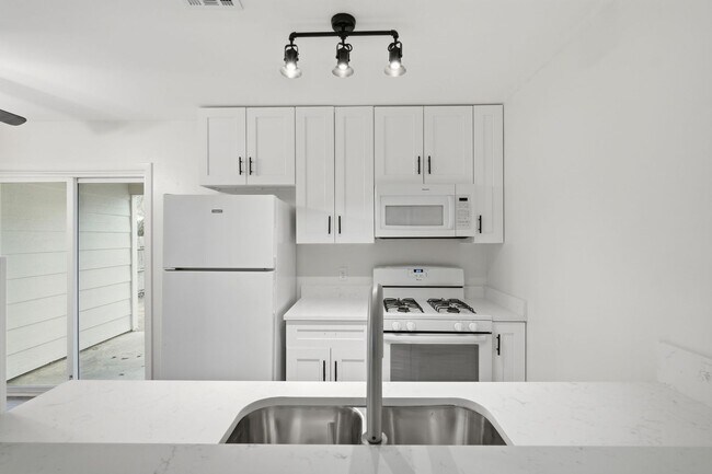 Building Photo - 2711 St Edwards Cir