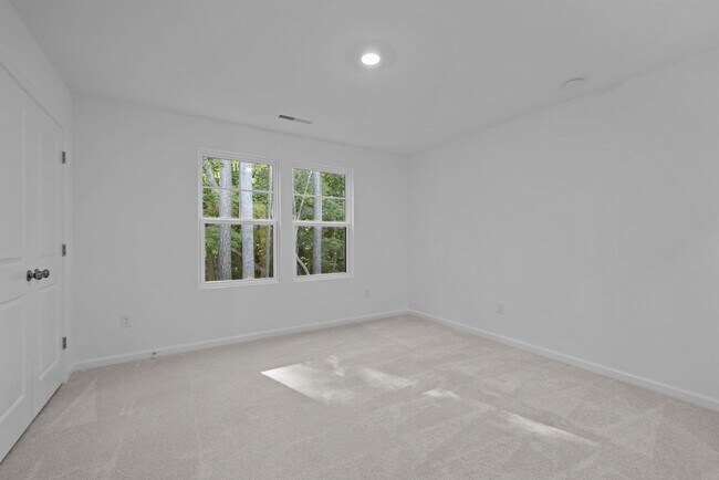 Building Photo - Gorgeous New Construction!  Updated Kitchen, SS Appliances, Open Floorplan, Pet Friendly!