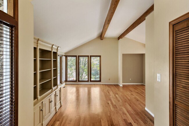 Building Photo - Outstanding Heritage Greens residence that features a spacious and airy layout that blends tradit...