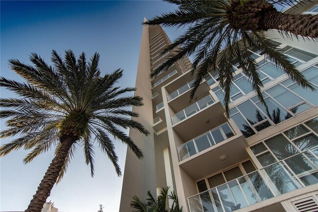 Building Photo - 175 1st St S