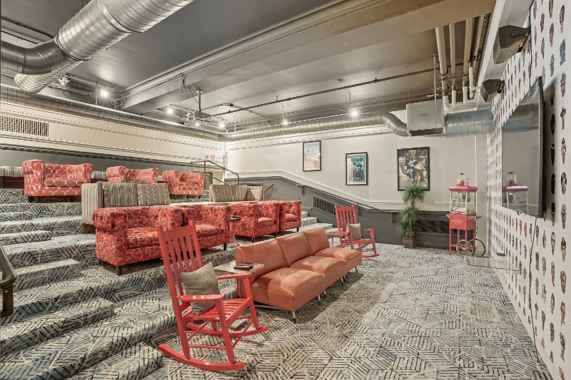 Building Photo - 19 E Lake St