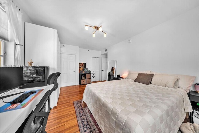 Building Photo - 1400 Salzedo St