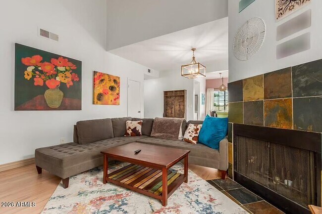 Building Photo - 930 N Mesa Dr