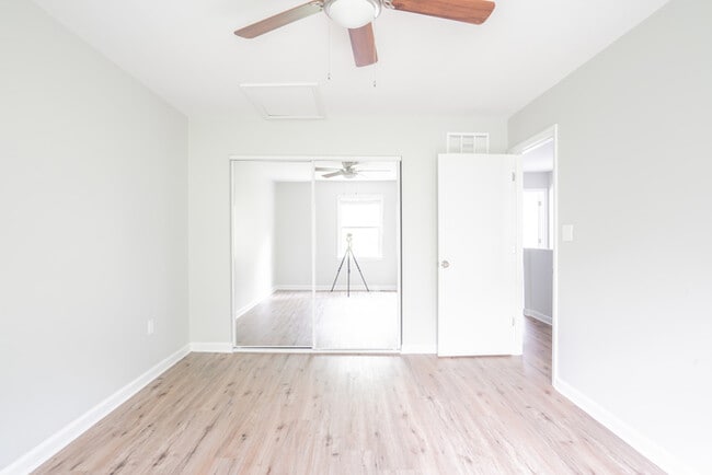 Building Photo - Spacious & Upgraded Luxury Home