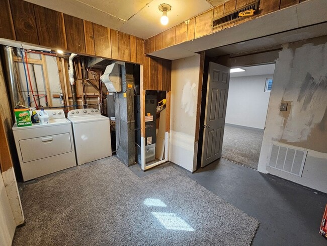 Building Photo - Comfortable 4 bed, 2 bath home in 80906!