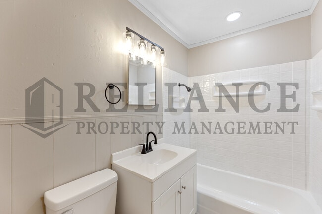 Building Photo - 2210 W Dallas St