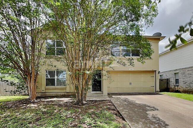 Building Photo - 1000 Silverstone Ln