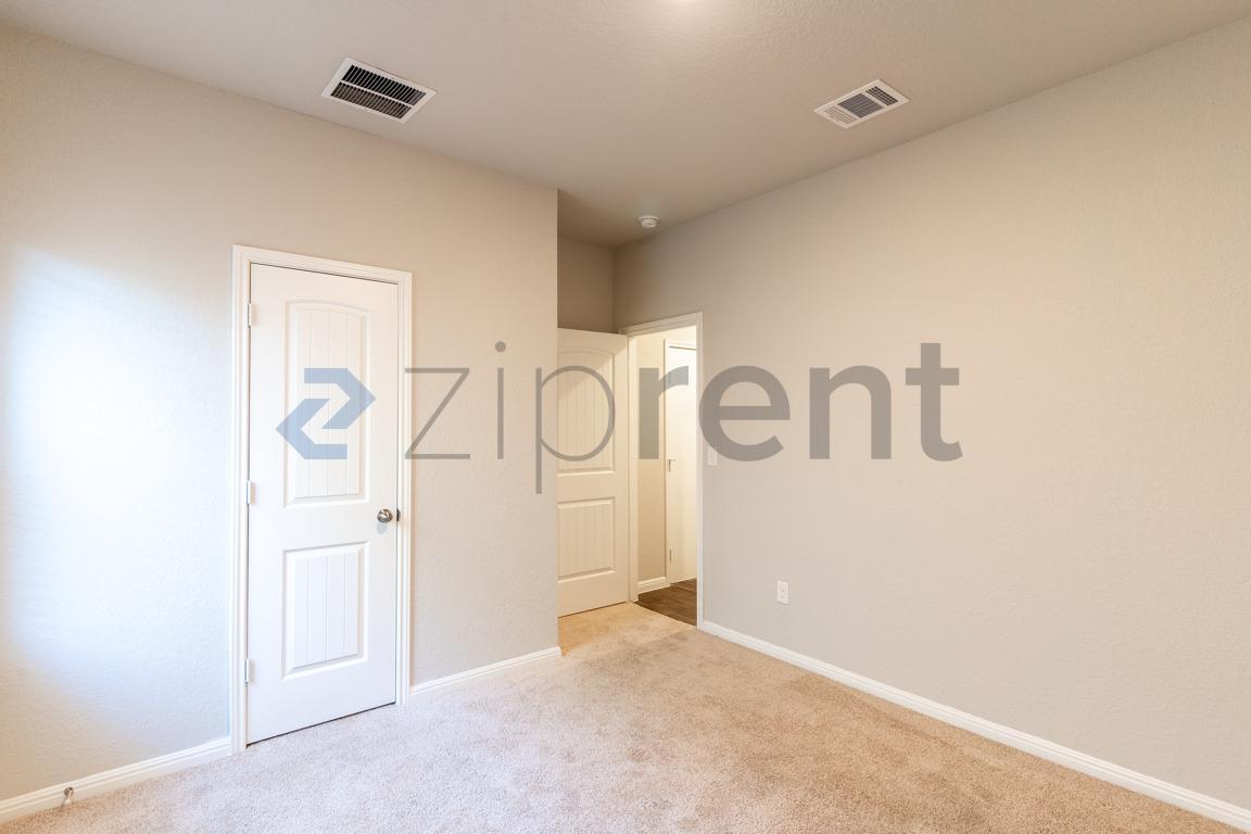 Building Photo - Unit