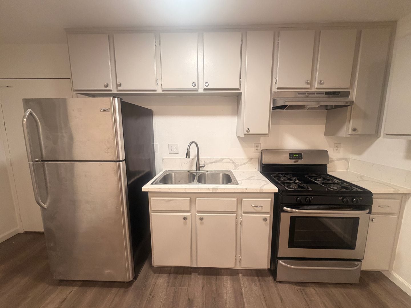 Building Photo - 827 S Wilton Pl