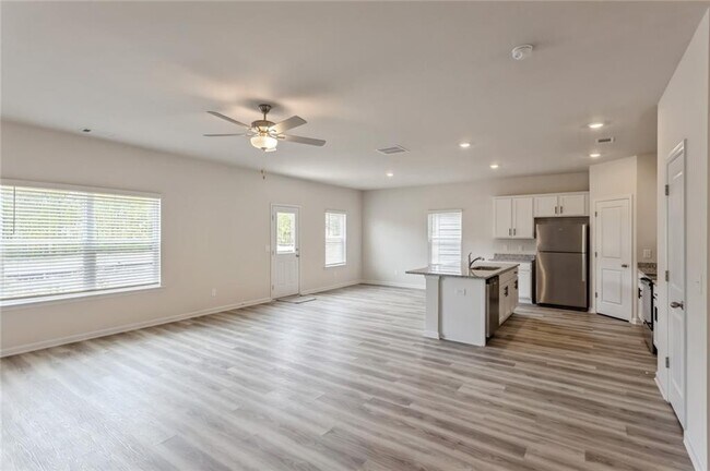Building Photo - 608 Mackenzie Cv