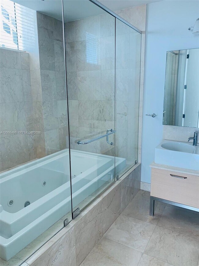 Building Photo - 218 SE 14th St