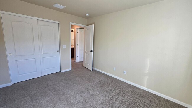 Building Photo - Gated Somersett Home with a View!
