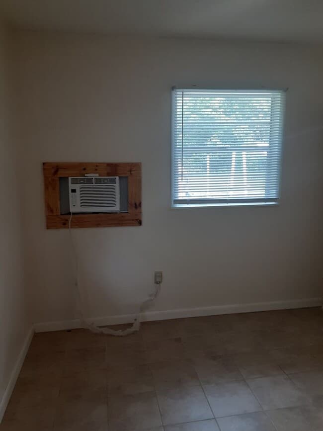 Building Photo - Adorable 2 Bedroom 1 Bath in Brooksville