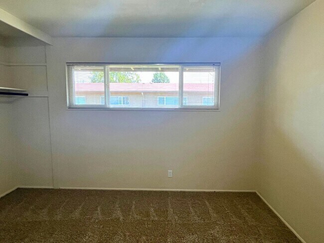 Building Photo - (WLO) Remodeled 2 Bed/1 Bath close to campus