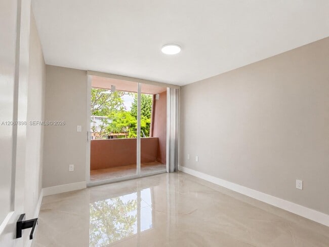 Building Photo - 14124 SW Kendale Lakes Cir