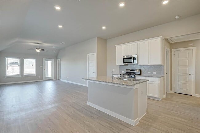 Building Photo - 8154 Royal Breeze Dr