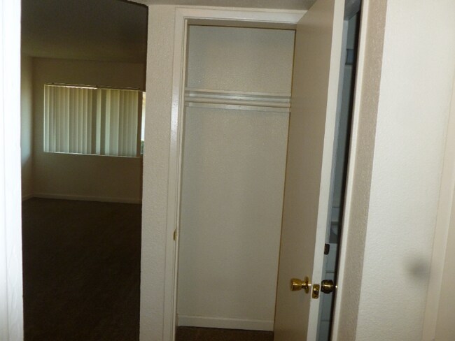 Building Photo - 222 W Dakota Ave