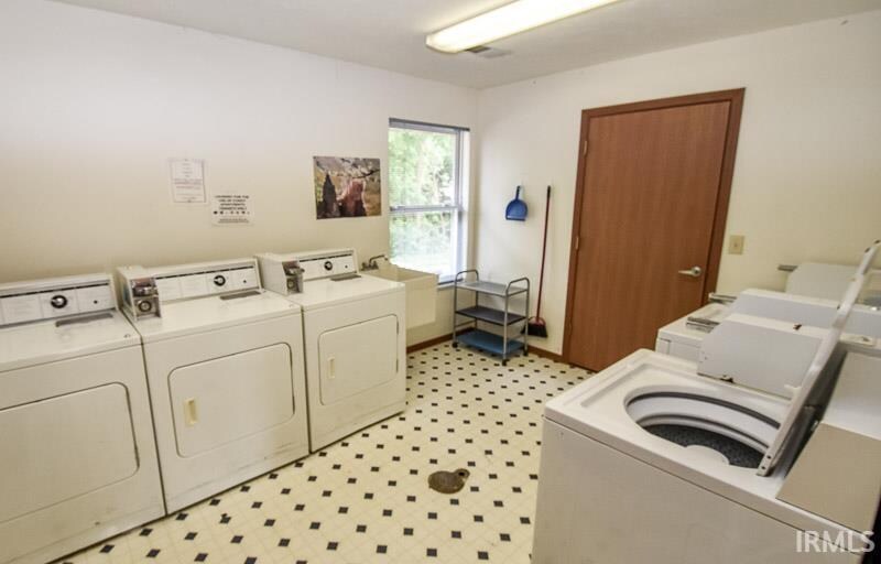 Building Photo - 10601 Cunot-Cataract Rd