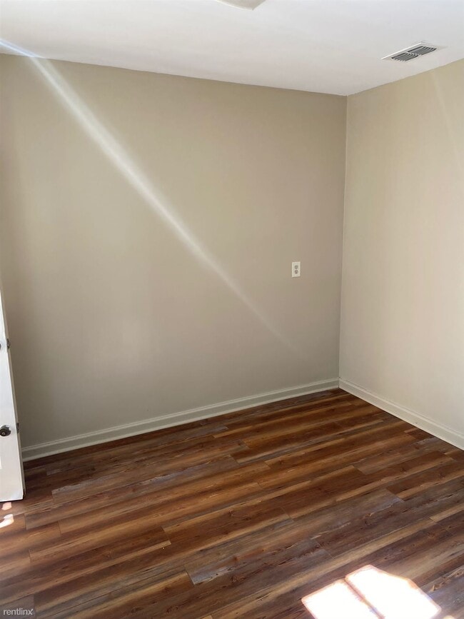 Building Photo - 2 br, 1 bath Duplex - 920 West 4th Avenue A