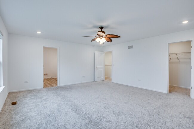 Building Photo - 205 Tinana St