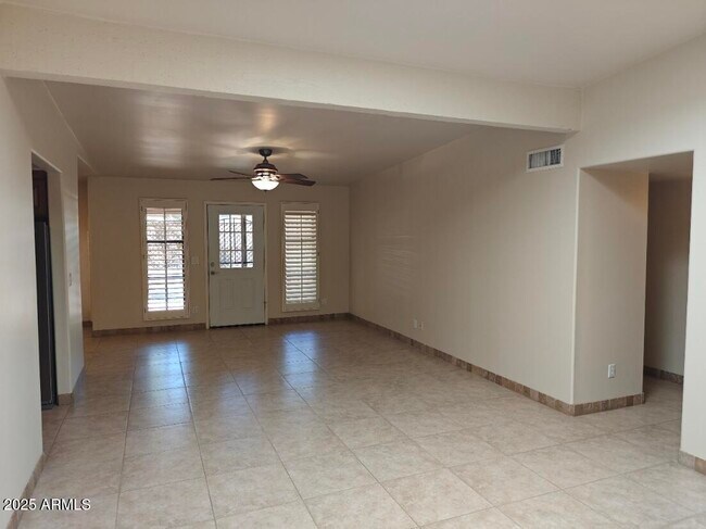 Building Photo - 8428 E Malcomb Dr