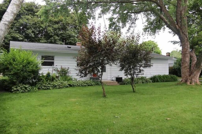Building Photo - 2017 Cameron Dr