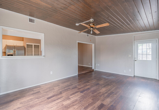 Building Photo - 602 SE Ridgely Ave